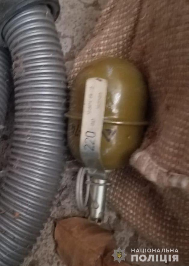 На Київщині поліція вилучила у чоловіка зброю та боєприпаси