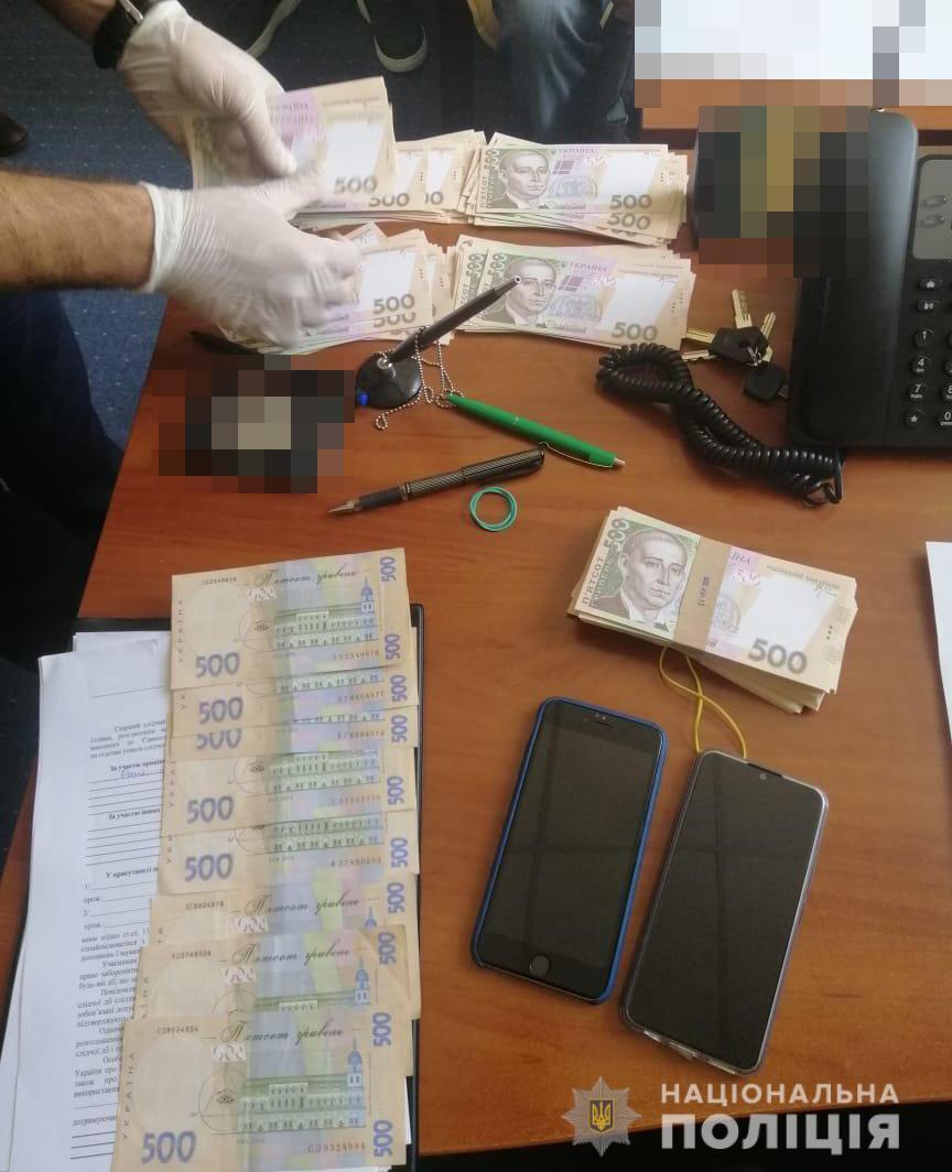 У Києві поліцейські затримали проректора університету на хабарі у 220 тисяч гривень