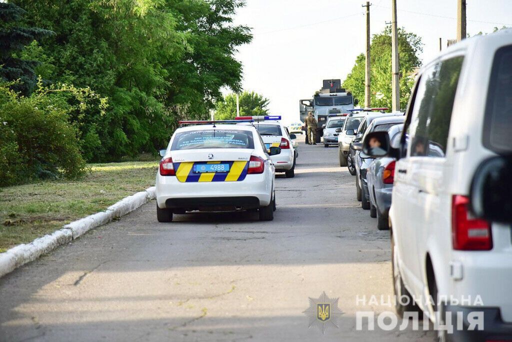 Поліцейські зі складу ООС провели відпрацювання прифронтового селища Новотроїцьке
