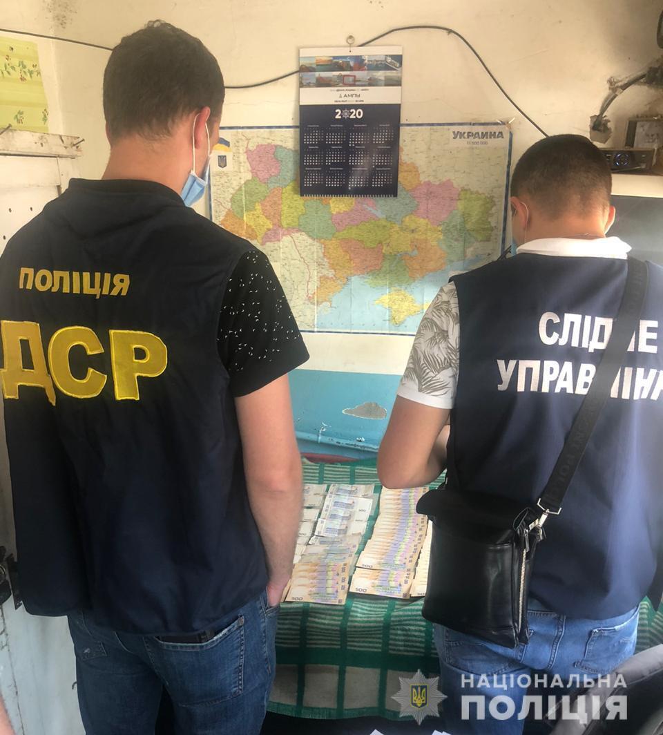 Поліція затримала на хабарі посадовця адміністрації Інгульського району Миколаївської міськради