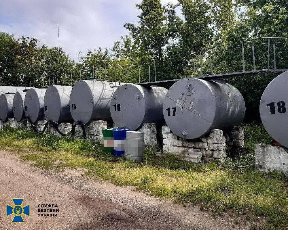 СБУ блокувала небезпечне виробництво контрафактного пального, що призвело до забруднення води на Буковині