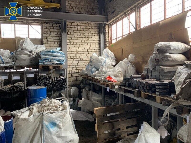 СБУ блокувала контрабанду з РФ вражаючих елементів до бронебійних снарядів