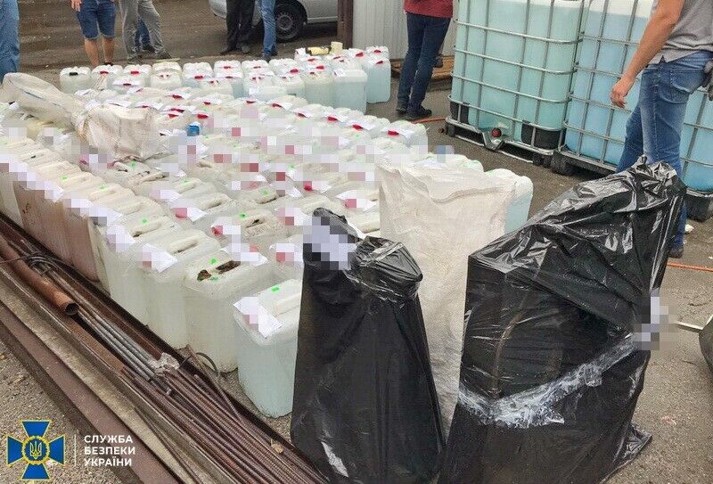 У Запоріжжі СБУ припинила діяльність цеху із виготовлення контрафактного спирту на мільйони гривень