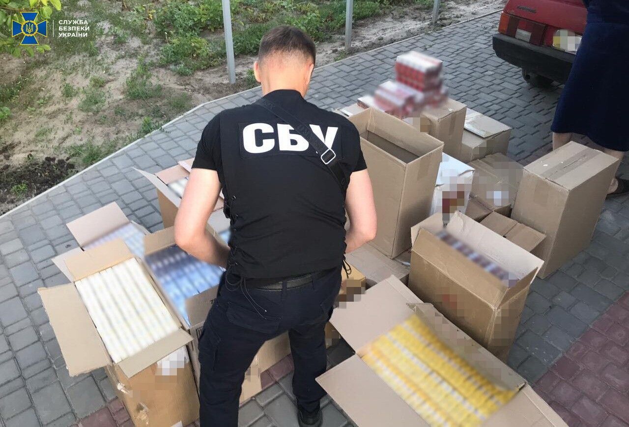 СБУ попередила продаж у Запоріжжі партії контрафактних цигарок з ОРДЛО на більше ніж 2 мільйони гривень