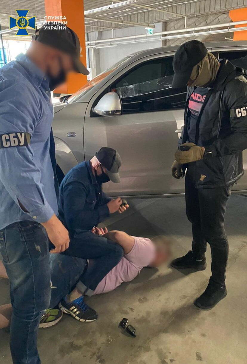 У Києві СБУ затримала комерсанта, який «продавав» посаду начальника управління у Нацбанку