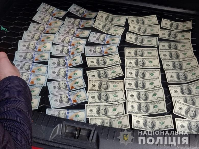 У Києві правоохоронці викрили держслужбовця в отриманні неправомірної вигоди