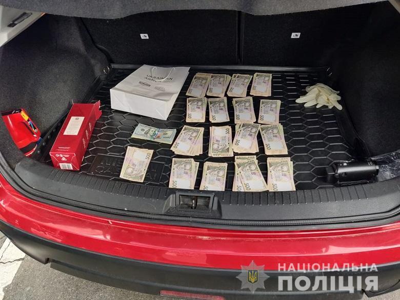 У Києві правоохоронці викрили держслужбовця в отриманні неправомірної вигоди