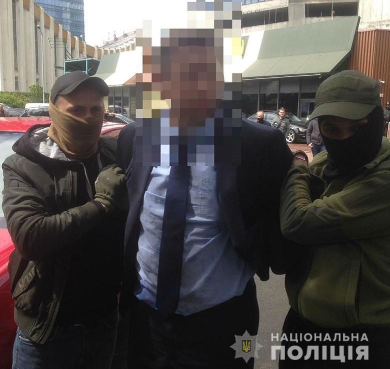 У Києві правоохоронці викрили держслужбовця в отриманні неправомірної вигоди