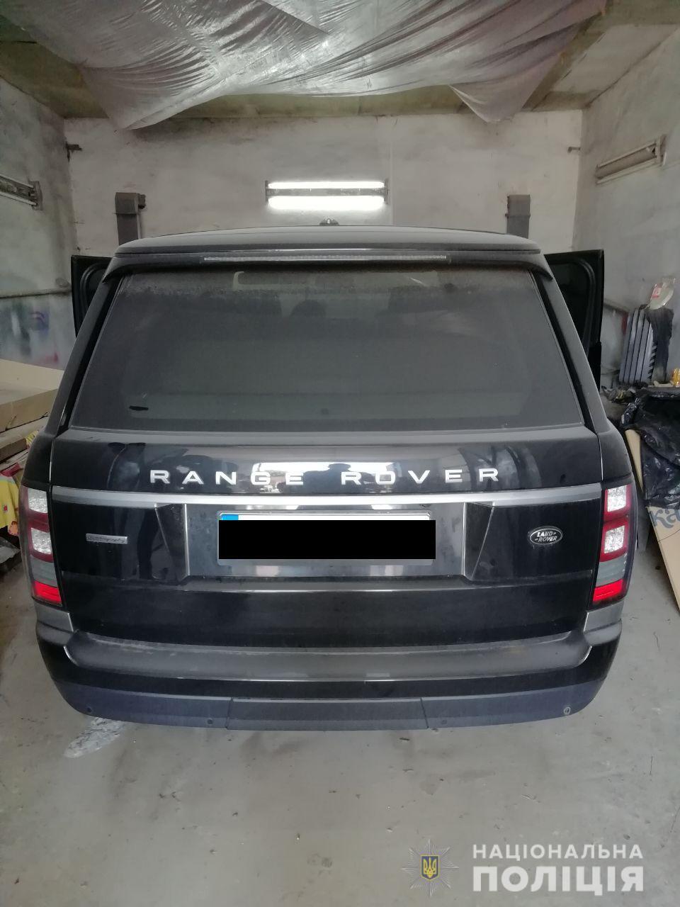 У рівненського підприємця на СТО виявили гранатомет, гранати, бурштин та розшукуваний «Range Rover»