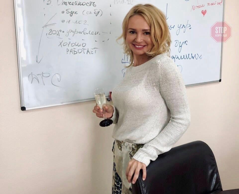 Ця гламурна блондинка - Ольга Поліщук, голова правління ДАК «Ліки України» Фото: Facebook