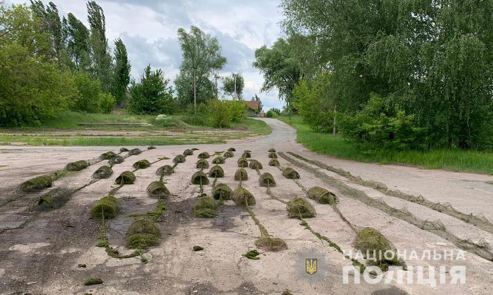 На Київщині поліція на воді попередила незаконний вилов раків