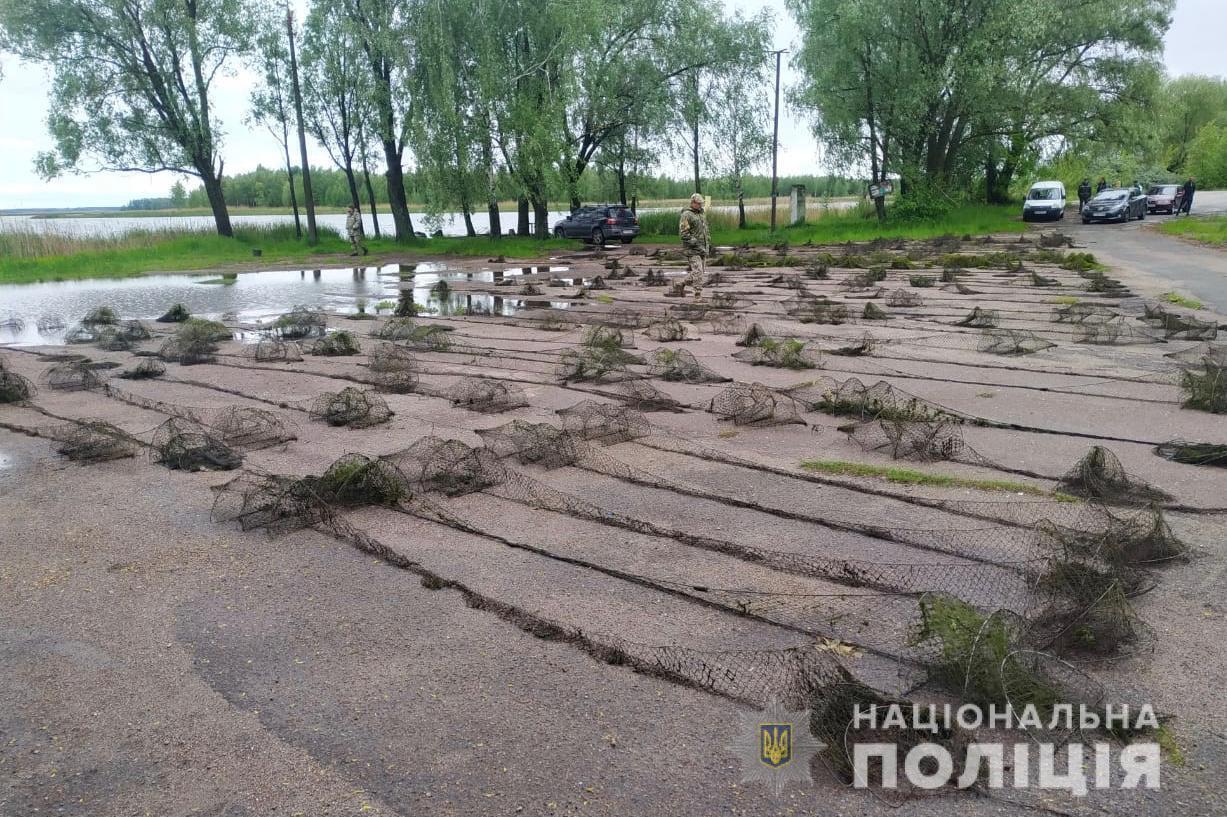 На Київщині поліція на воді попередила незаконний вилов раків