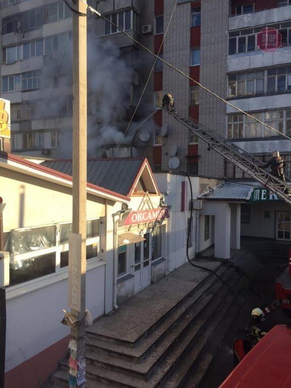 На Дніпропетровщині згоріла квартира депутата: чоловік у лікарні (фото)