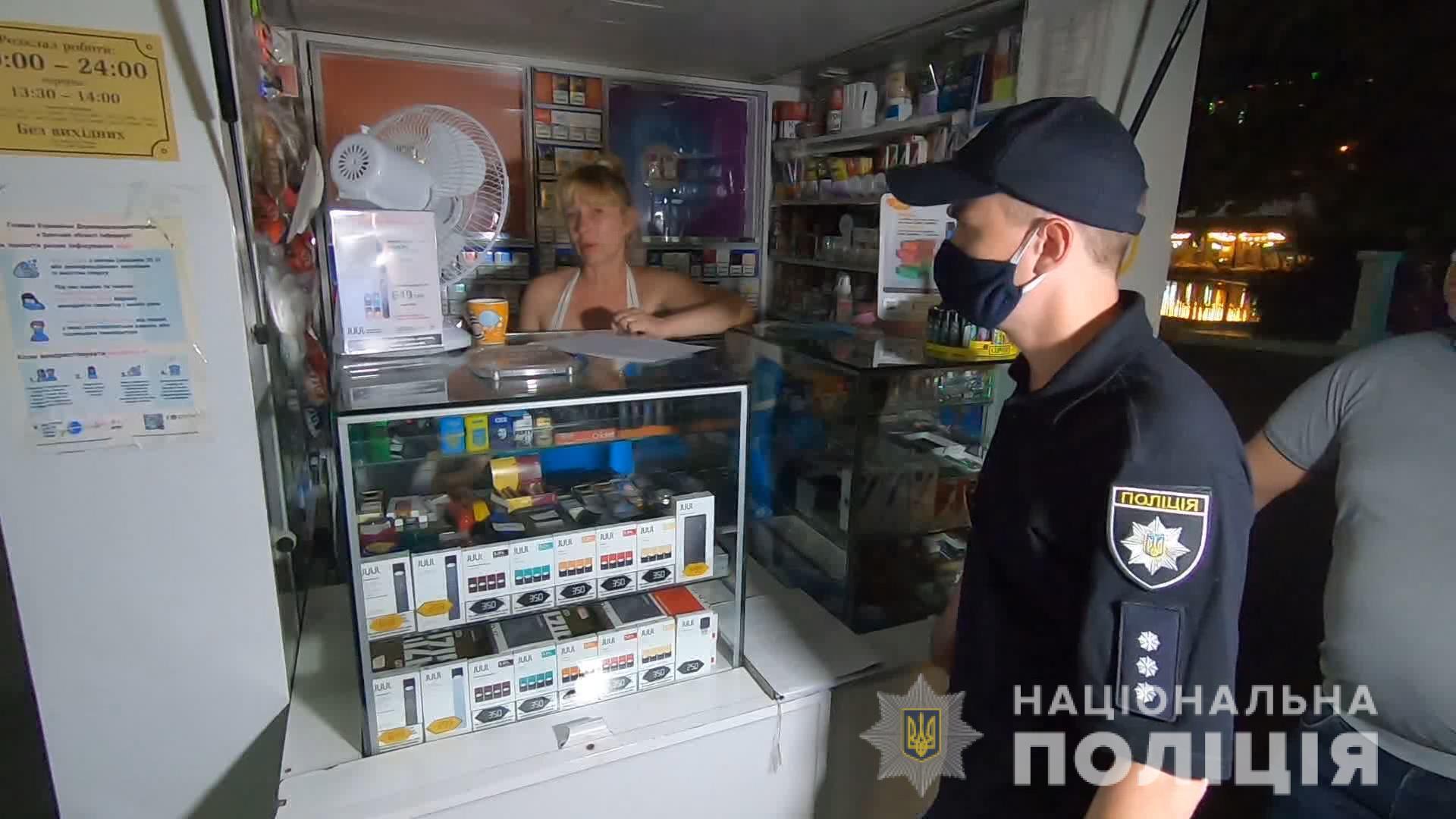 Під час рейдів поліцейські склали 355 протоколів на директорів розважальних та торгівельних закладів за порушення умов карантину