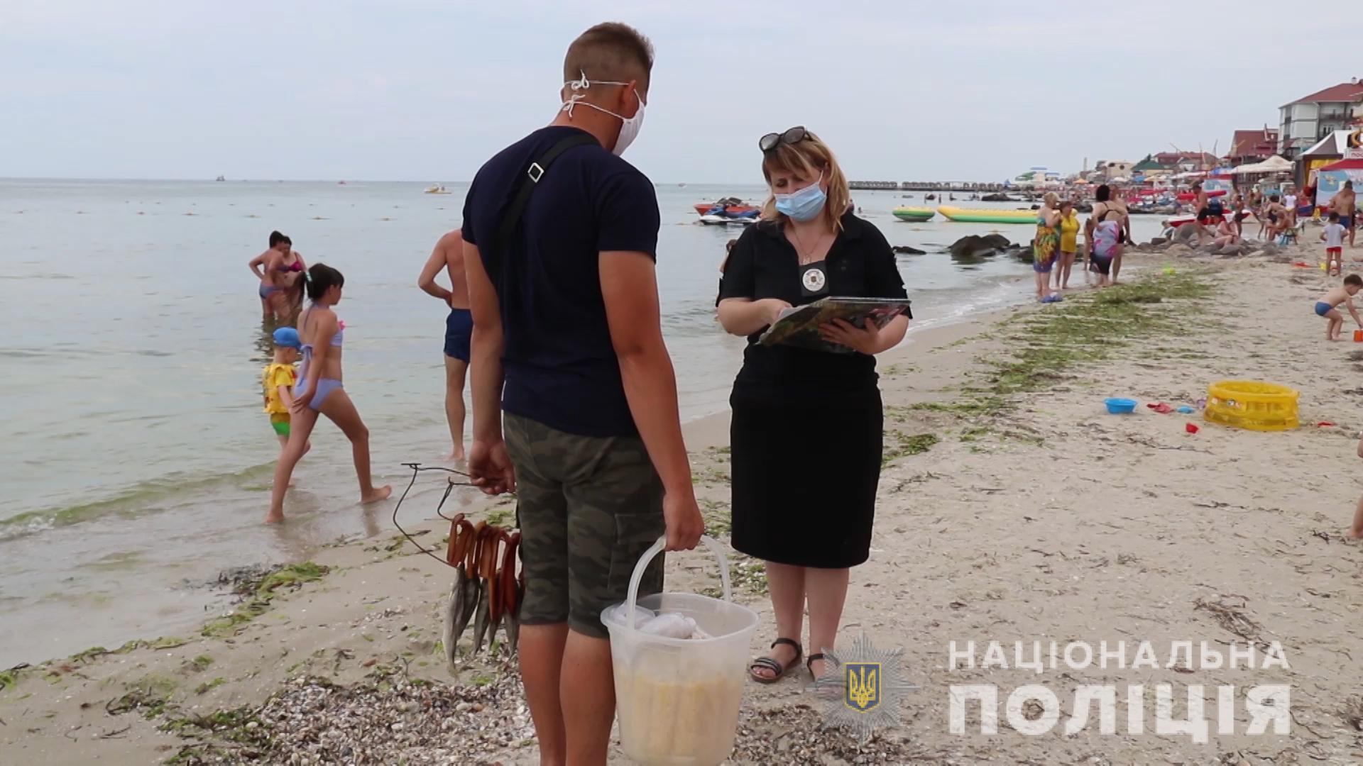 Під час рейдів поліцейські склали 355 протоколів на директорів розважальних та торгівельних закладів за порушення умов карантину