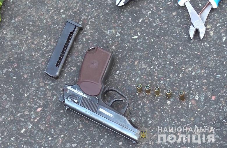 ''Київські поліцейські під час спецоперації затримали банду за розбійні напади на будинки громадян'', - Андрій Крищенко