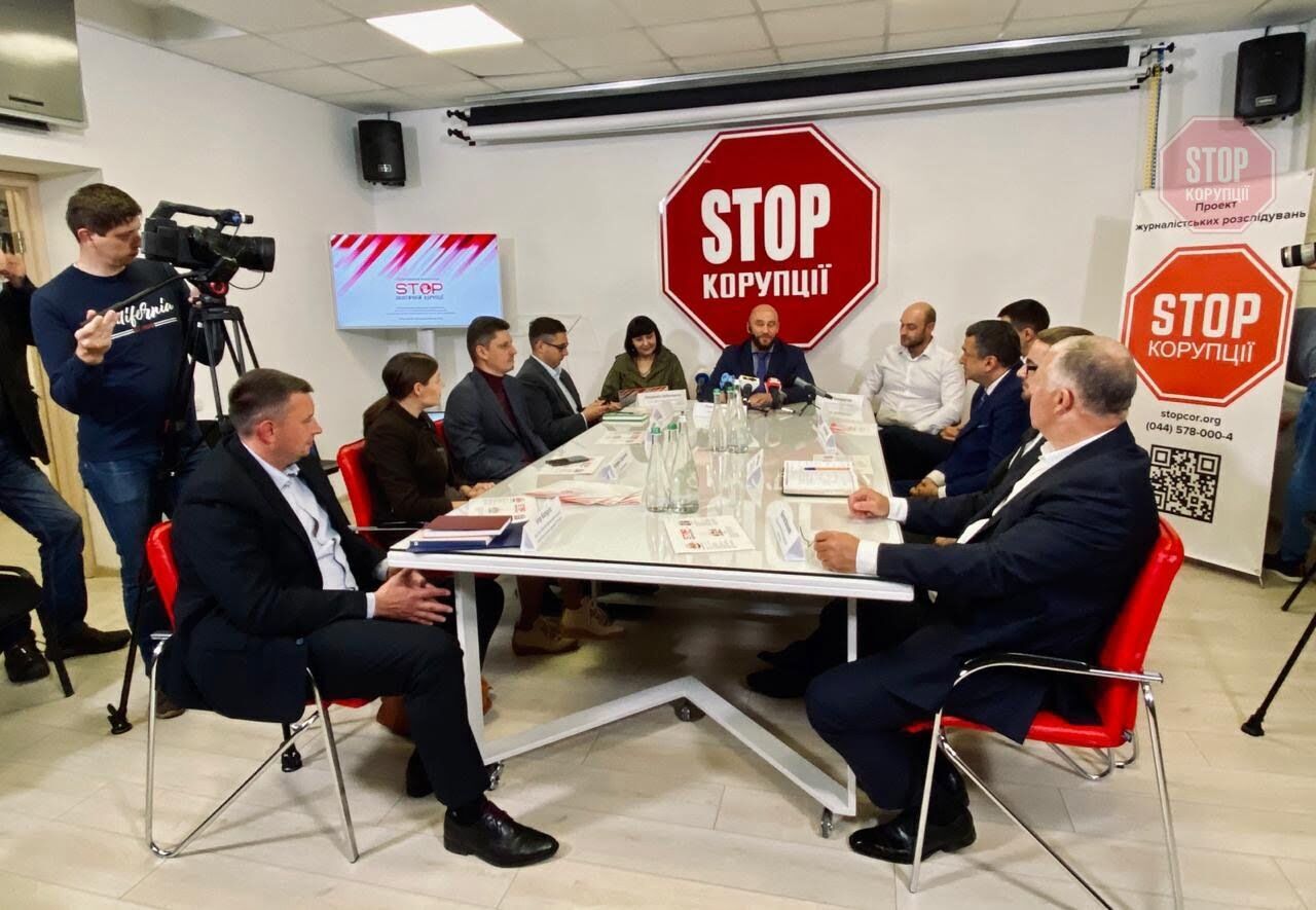 У студії є опція зміни фонового полотна Фото: СтопКор