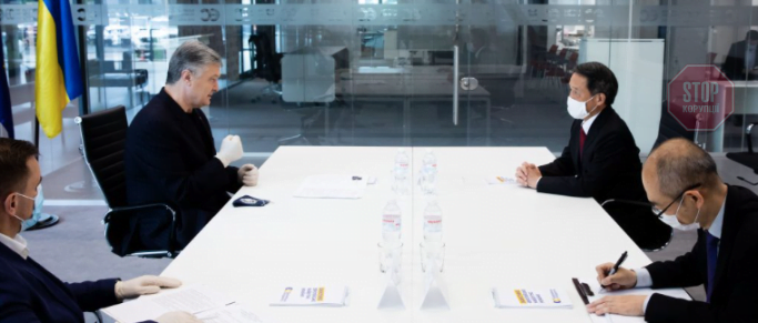 Експрезидент Порошенко зустрівся з Послом Японії Такаші Кураї