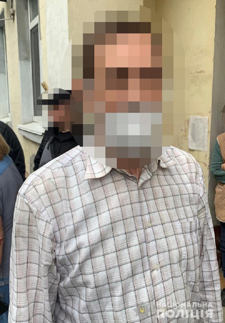 У Києві поліцейські затримали чоловіка, який погрожував підірвати фірму