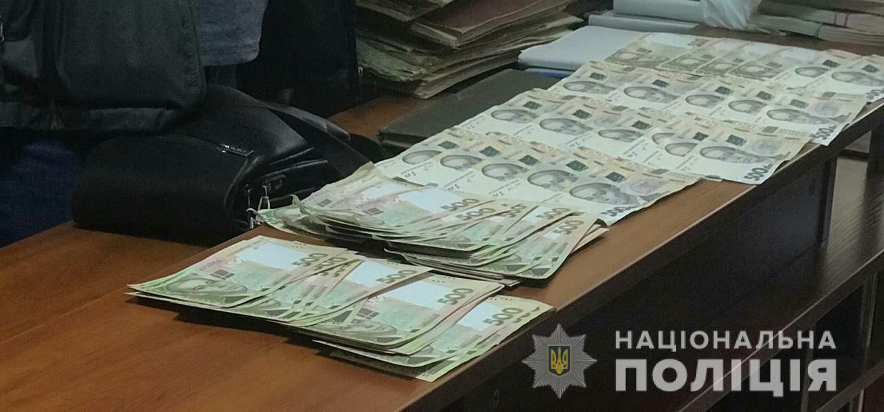 У Сумах поліція викрила посадовців держпідприємства на хабарі у понад 200 тисяч гривень