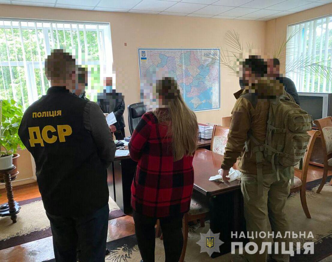 У Сумах поліція викрила посадовців держпідприємства на хабарі у понад 200 тисяч гривень