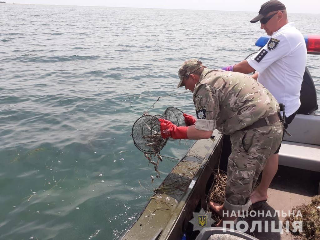 Водні поліцейські Херсонщини запобігли браконьєрському вилову риби на майже 1,5 мільйона гривень