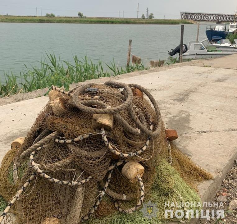На Херсонщині поліція на воді викрила браконьєрів, які ''маскувались'' під наукових співробітників