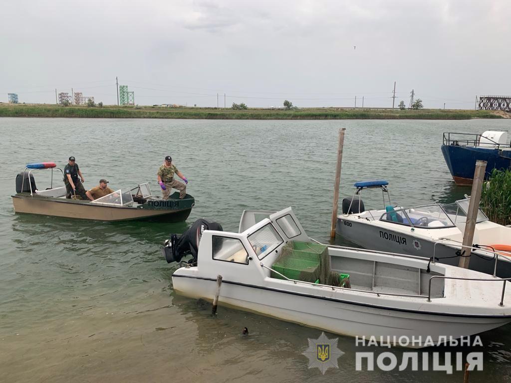 На Херсонщині поліція на воді викрила браконьєрів, які ''маскувались'' під наукових співробітників