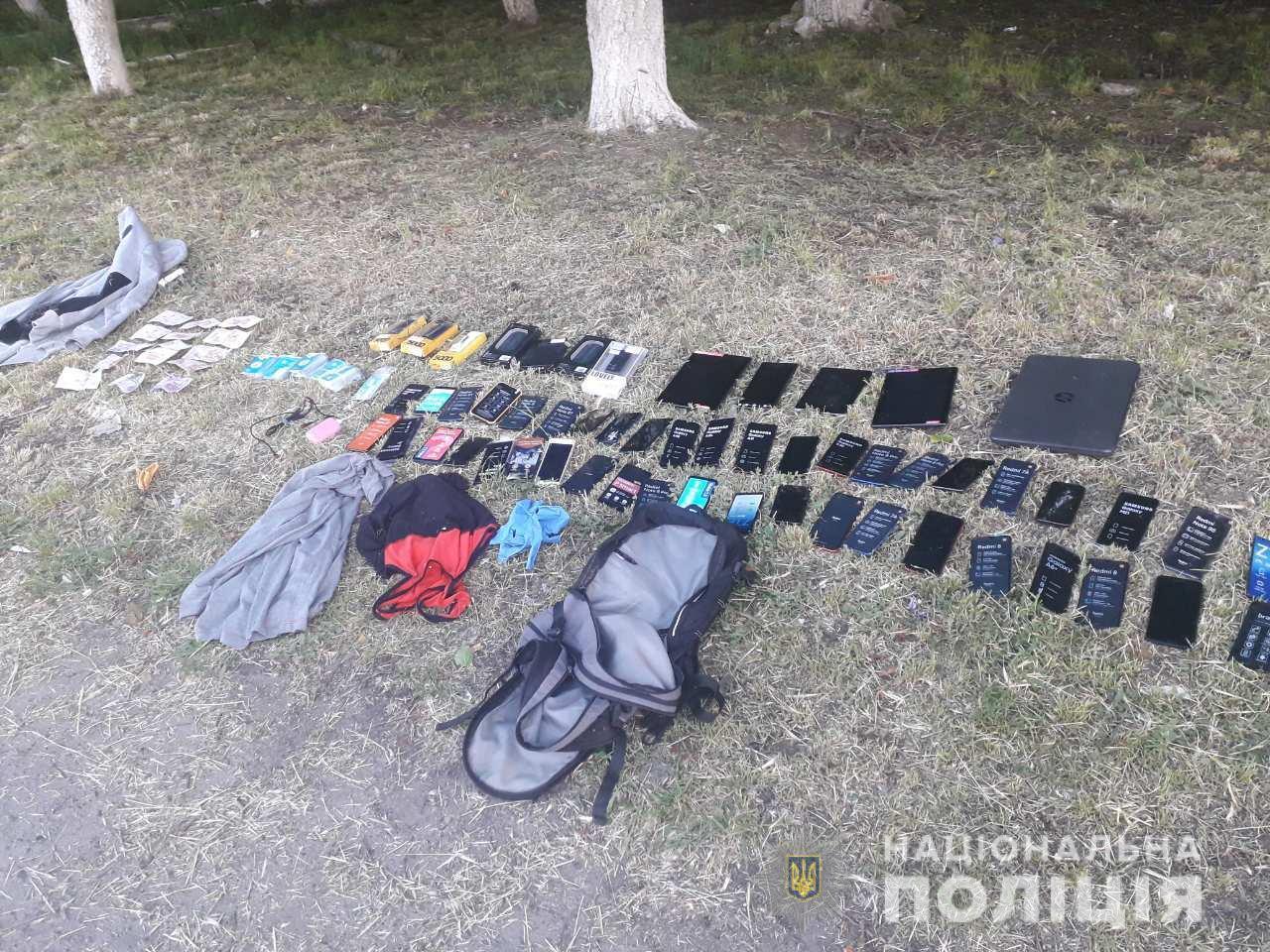 На Вінниччині поліція затримала чоловіка, який з магазину мобільного зв’язку викрав товар на загальну суму понад 200 000  гривень
