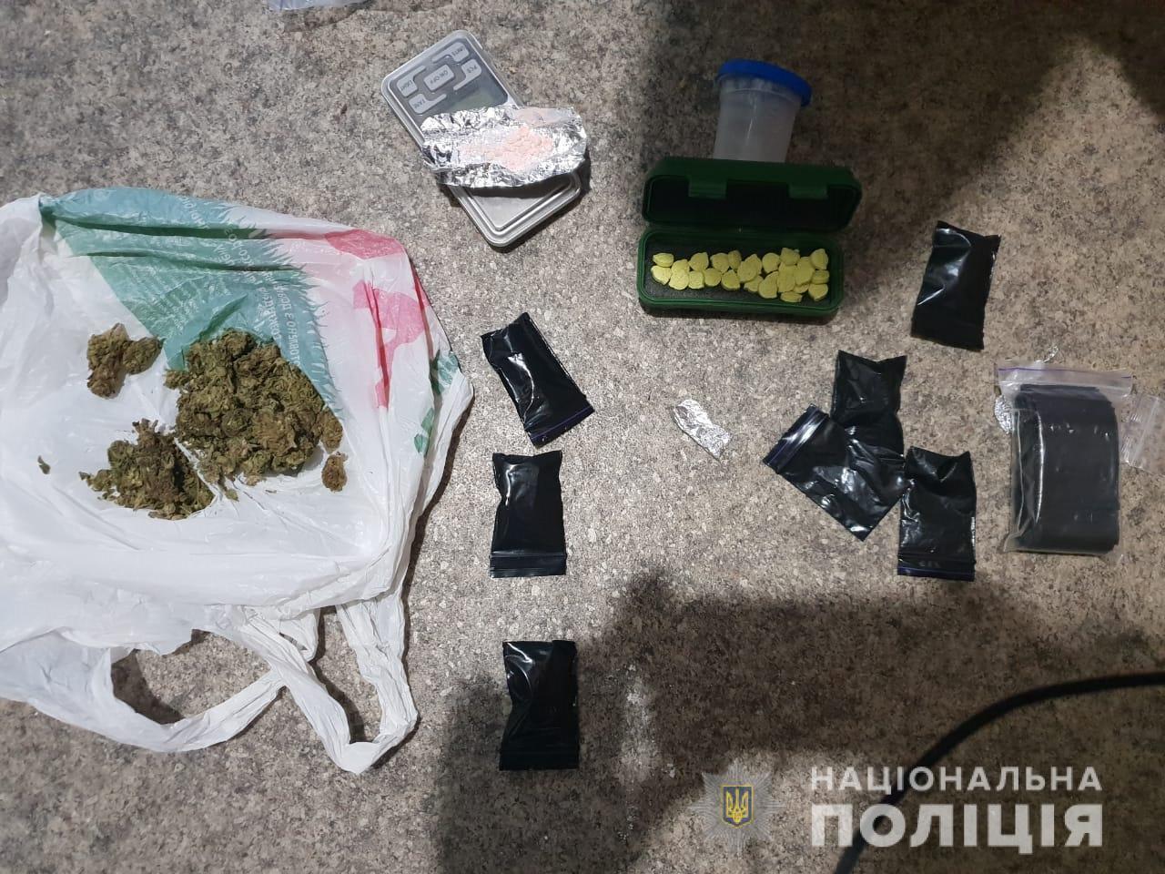 Поліція Київщини ліквідувала дві нарколабораторії та вилучила наркотики на 80 тисяч гривень