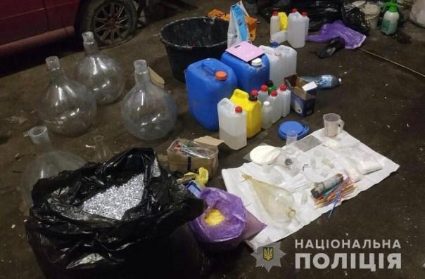 Поліція Київщини ліквідувала дві нарколабораторії та вилучила наркотики на 80 тисяч гривень