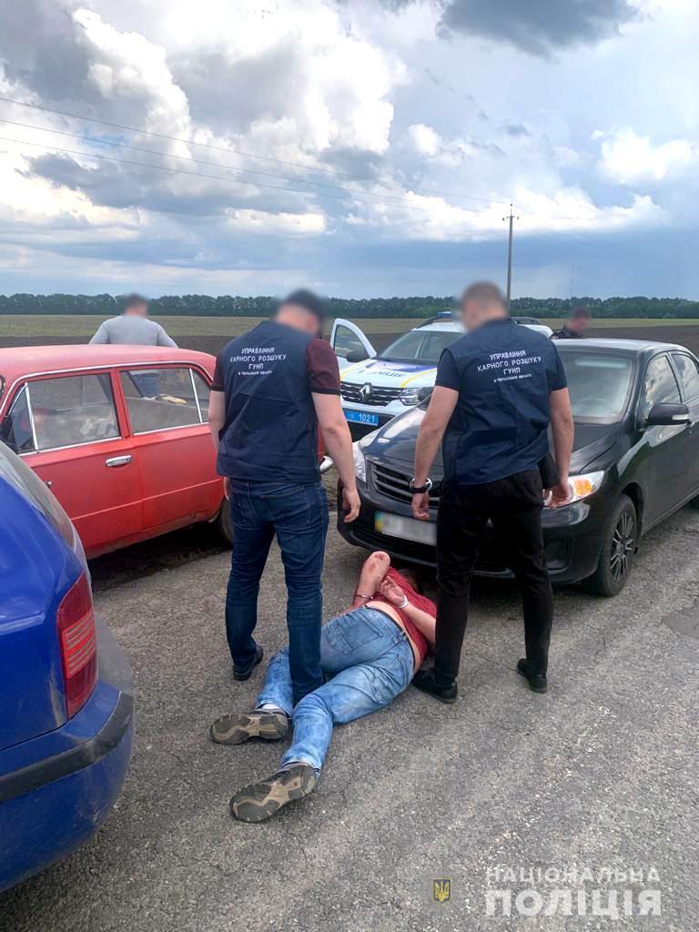Поліцейські Черкащини затримали групу серійників, які обкрадали будинки пенсіонерів