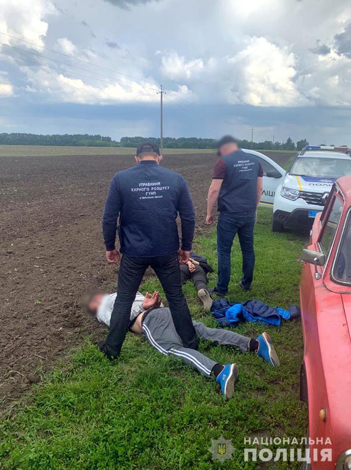 Поліцейські Черкащини затримали групу серійників, які обкрадали будинки пенсіонерів