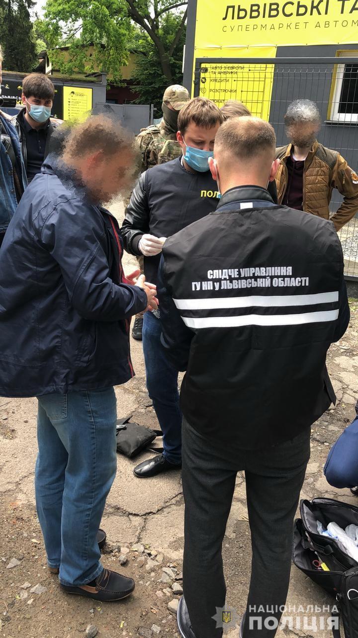 Правоохоронці викрили керівників одного з Львівських комунальних підприємств у систематичному вимаганні та одержанні хабарів