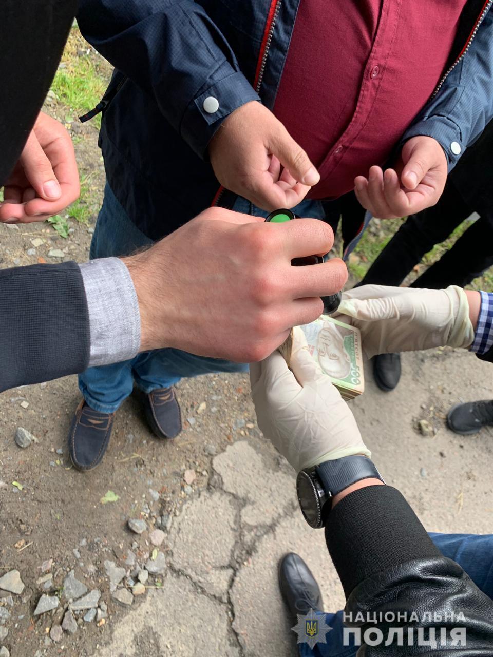 Правоохоронці викрили керівників одного з Львівських комунальних підприємств у систематичному вимаганні та одержанні хабарів