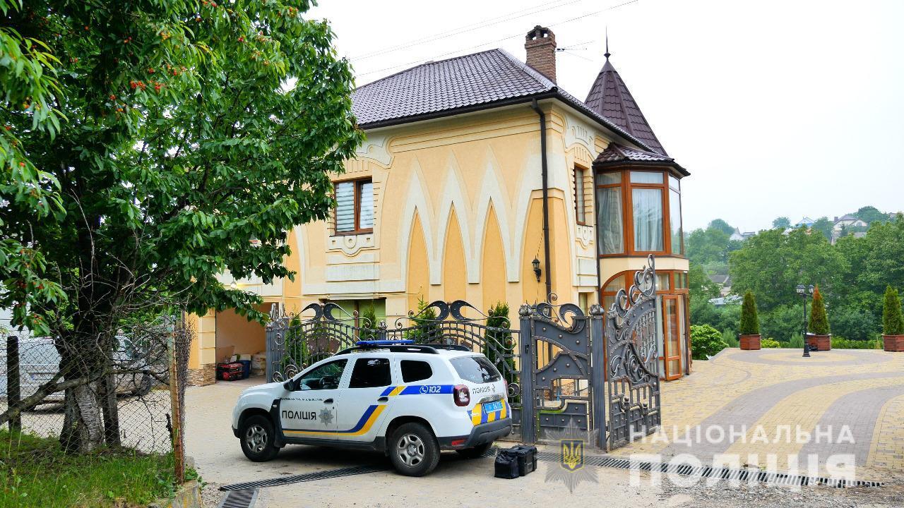У Чернівецькій області затримали чоловіка, який при спробі втечі відстрілювався від поліцейських