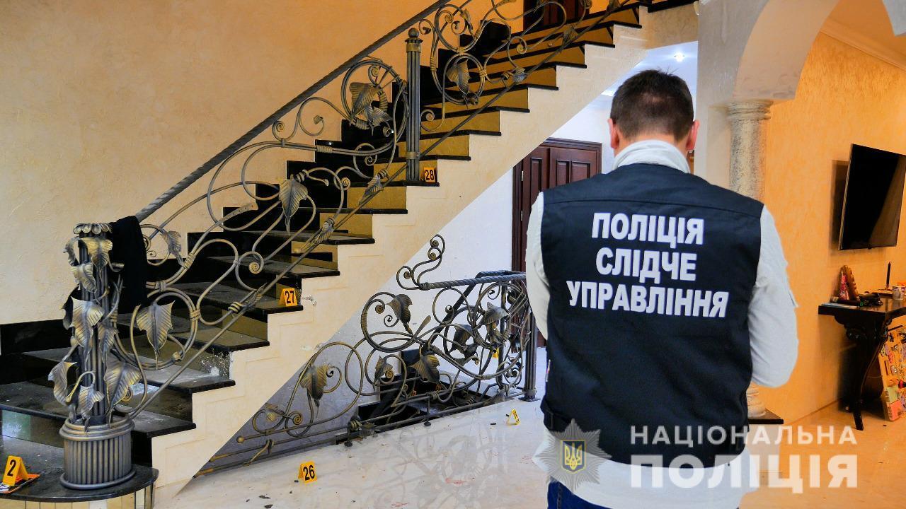 У Чернівецькій області затримали чоловіка, який при спробі втечі відстрілювався від поліцейських