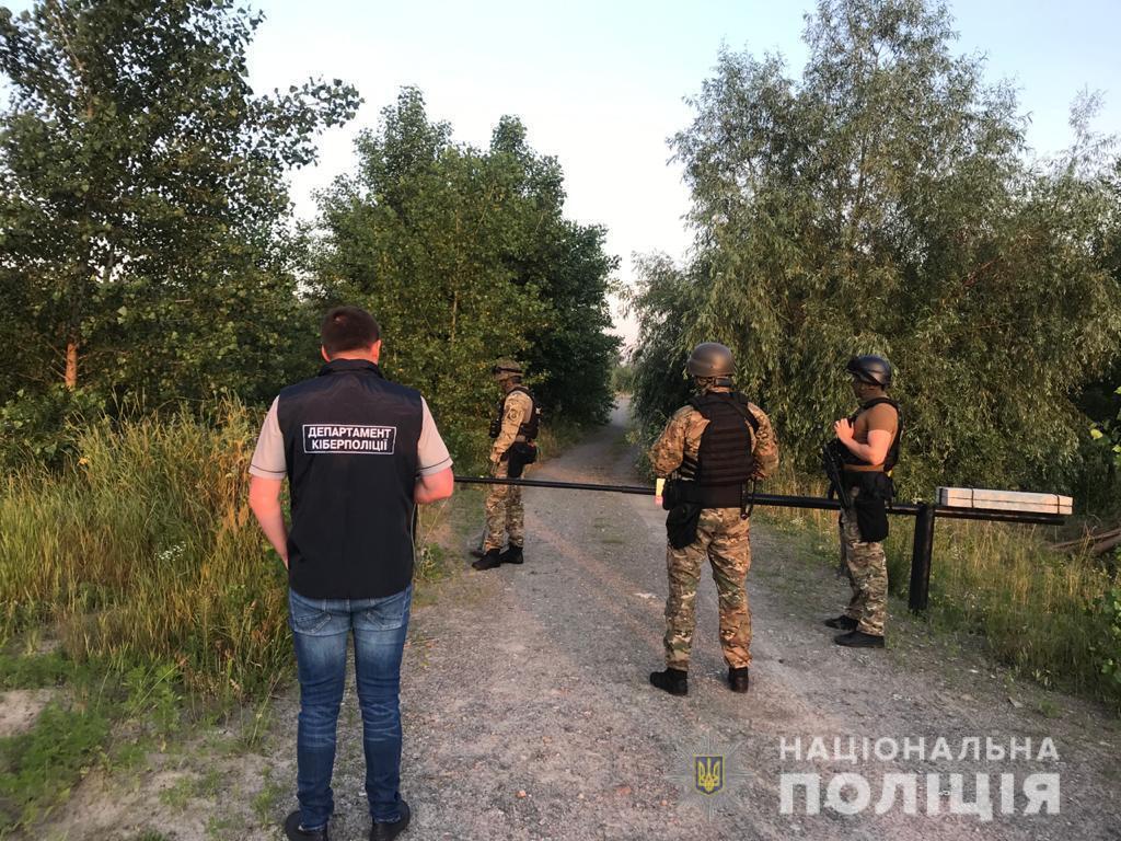 Поліцейські Київщини встановили майнінгову ферму, організатори якої викрали електроенергії на суму понад 500 тисяч гривень