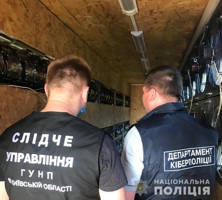 Поліцейські Київщини встановили майнінгову ферму, організатори якої викрали електроенергії на суму понад 500 тисяч гривень