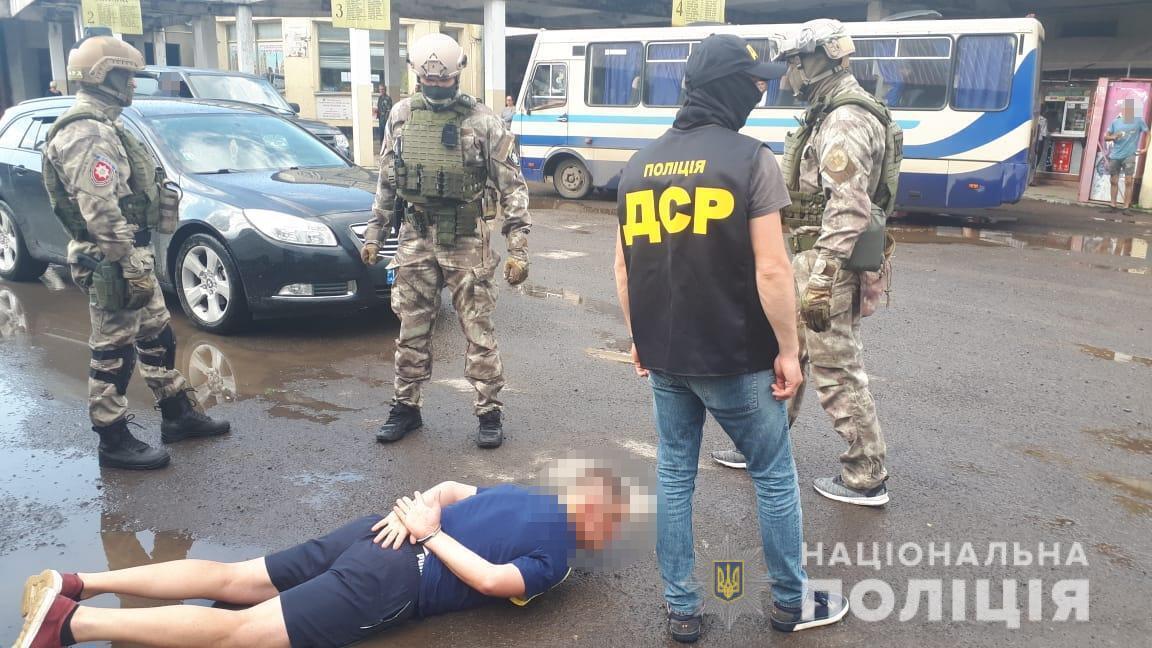 На Закарпатті поліція затримала групу «рекетирів»