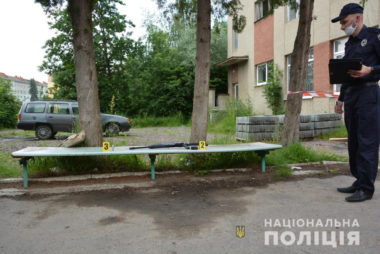У Дрогобичі поліцейські затримали зловмисника, який стріляв посеред вулиці