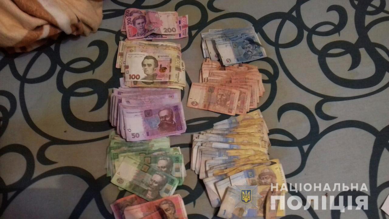 На Миколаївщині поліція зі спецпідрозділом штурмом взяли будинок озброєних наркоділків