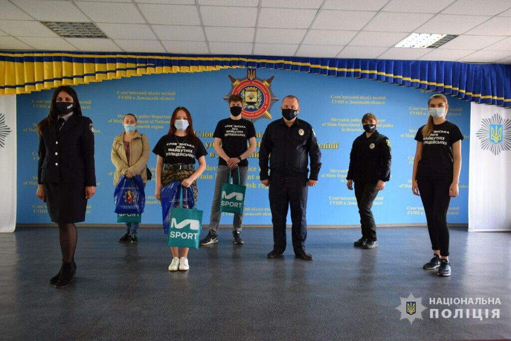 Поліцейські Донеччини вітають малечу з Міжнародним днем захисту дітей