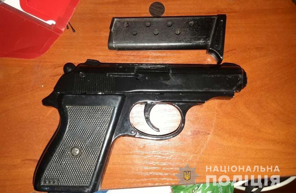 На Дніпропетровщині поліцейські затримали групу наркозбувачів
