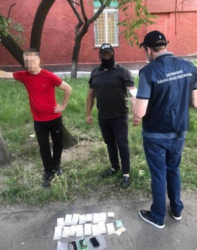 Посадовця Білоцерківської виправної колонії затримано на хабарі (ФОТО)