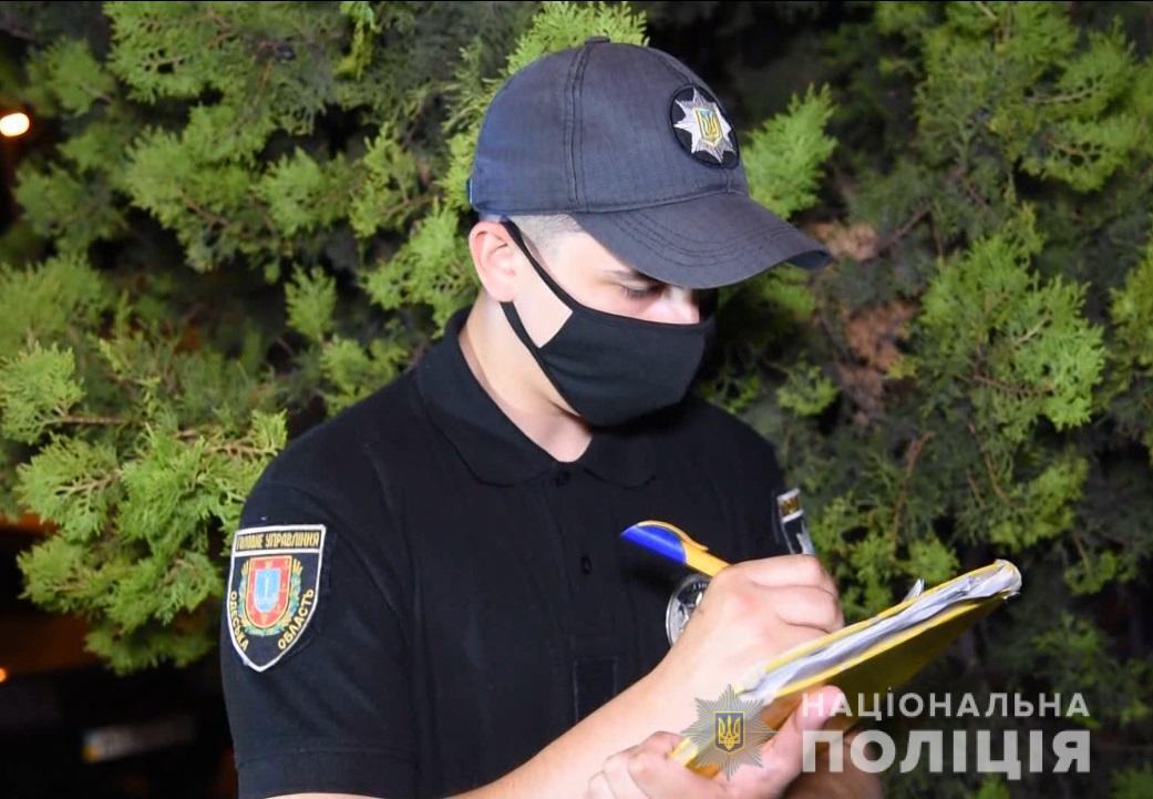В Одесі правоохоронці оперативно затримали правопорушниць, які обікрали жінку з двома малесенькими дітьми