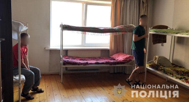 На Івано-Франківщині поліція викрила «реабілітаційні» центри, де незаконно утримували людей