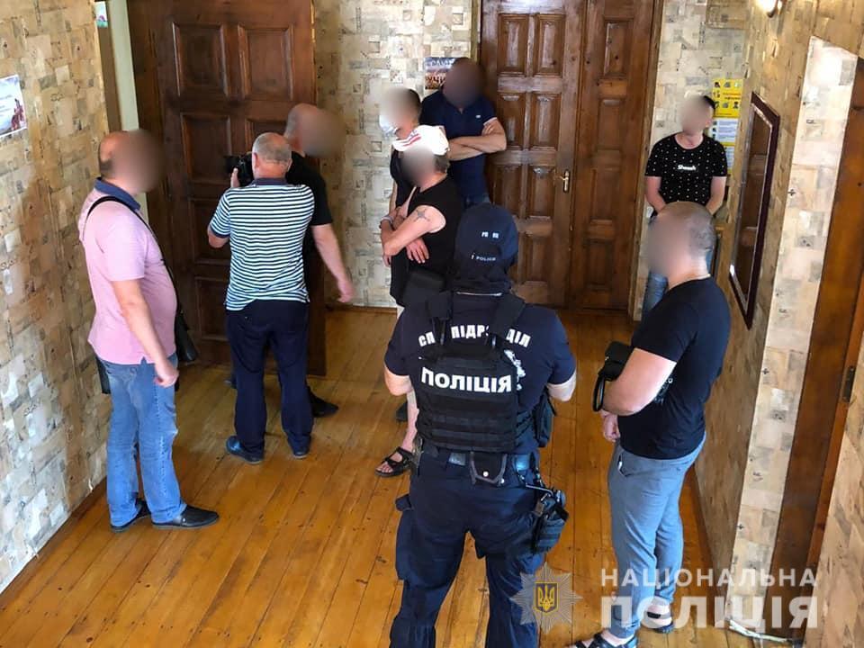 На Івано-Франківщині поліція викрила «реабілітаційні» центри, де незаконно утримували людей
