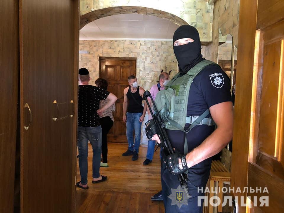 На Івано-Франківщині поліція викрила «реабілітаційні» центри, де незаконно утримували людей