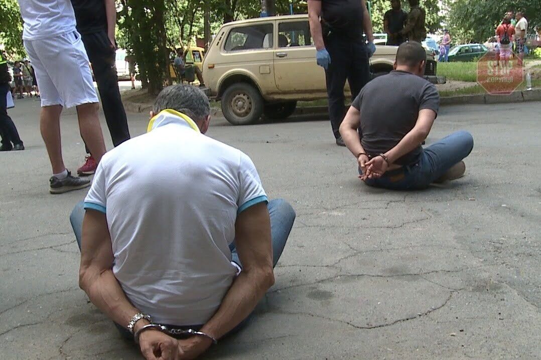 У Вінниці правоохоронці затримали групу вимагачів (фото)
